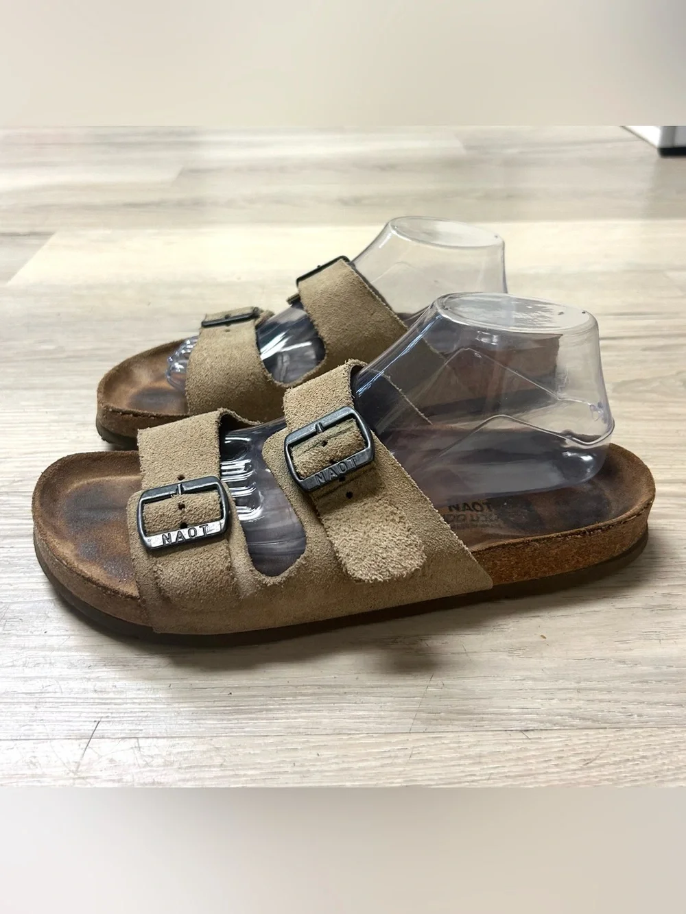 Naot Men’s Sandals Sz US 11 EU 44 Beige Santa Barbara 2 Suede 2 Strap Slide